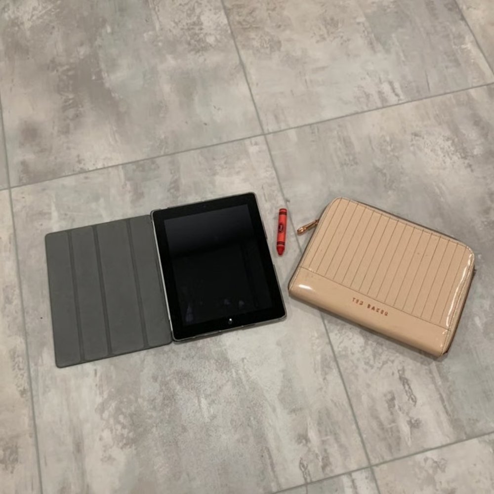 iPad 2nd generation 64 GB with case